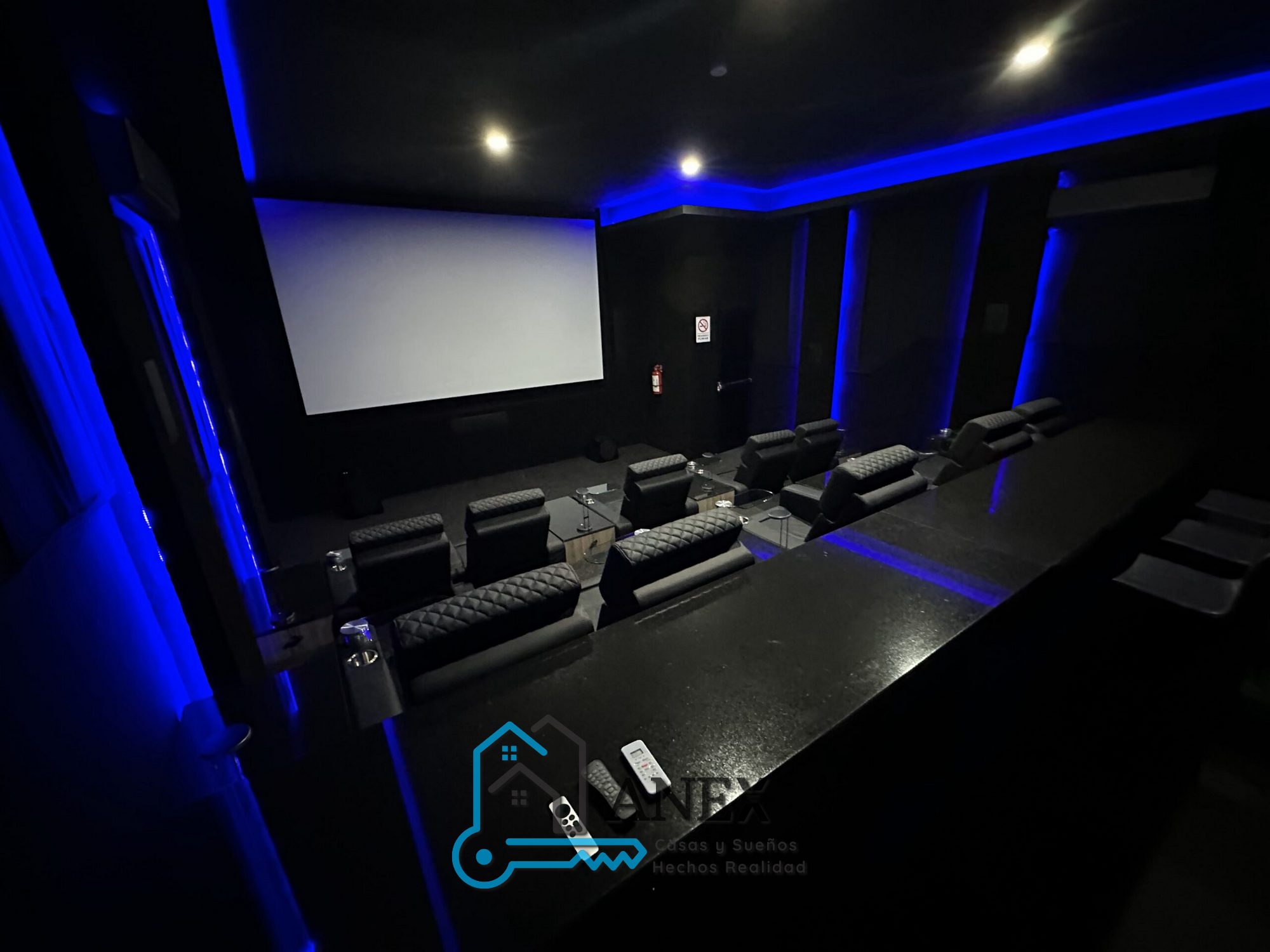 CINE-VIP-LOS-ROBLES-JURIQUILLA-2-scaled-1